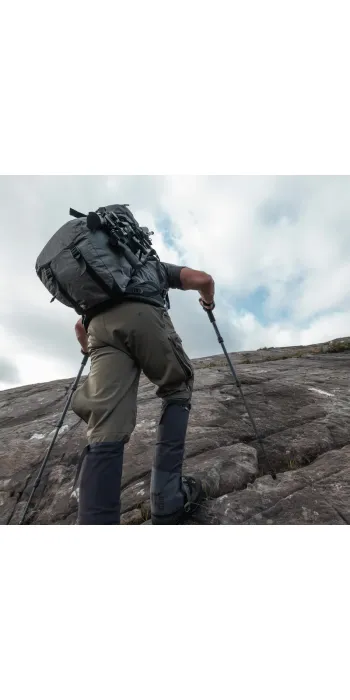 Spartan Precision Equipment Ascent Tripod™ Gen 2 Woodland mit Davros Pro Head™ und Trekkingstockgriffen