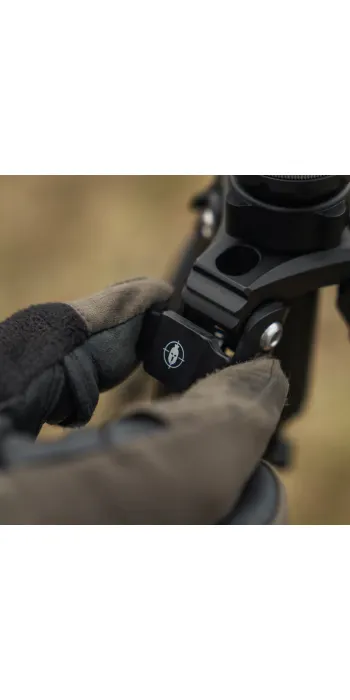 Spartan Precision Equipment Ascent Tripod™ Gen 2 Woodland mit Davros Pro Head™ und Trekkingstockgriffen