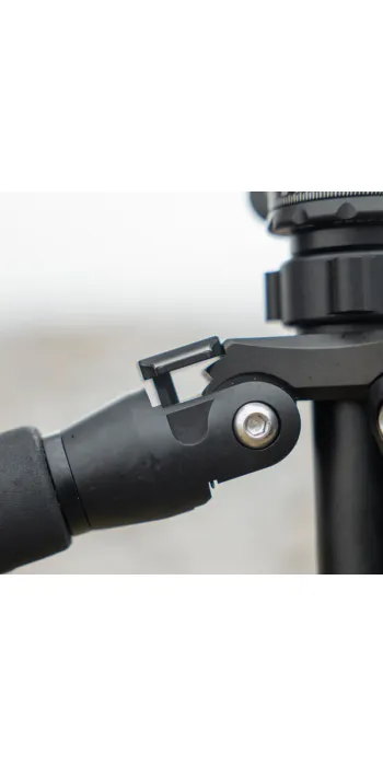 Spartan Precision Equipment Ascent Tripod™ Gen 2 Woodland mit Davros Pro Head™ und Trekkingstockgriffen