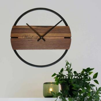 Wanduhr Novum aus Walnussholz