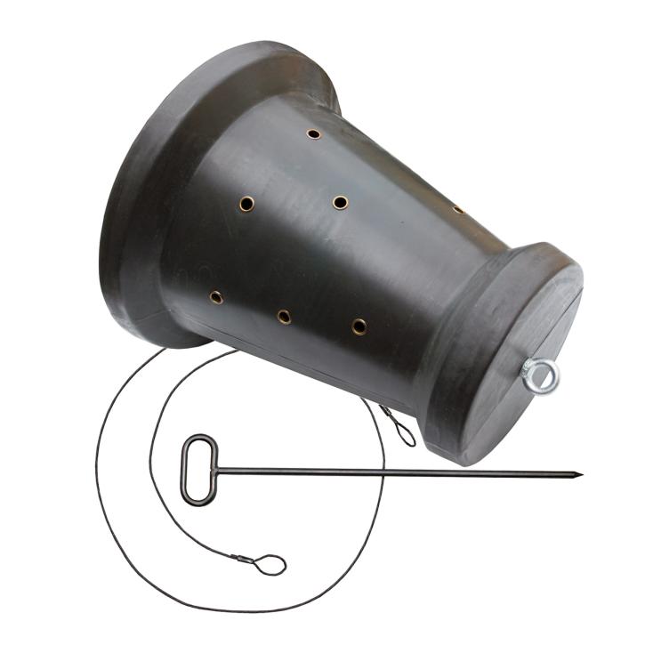 AKAH Futtertrommel in Kegelform mit Bodenanker – Wildfutterautomat für Mais und Trockenfutter